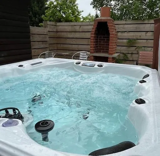 Wild Oats 7 - Yellowtop Country Park - Hot Tub - Yorkshire Selby