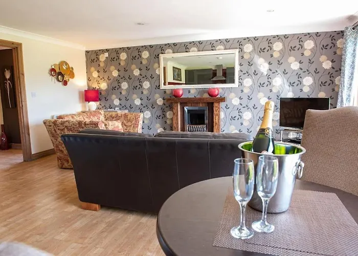 Wild Oats 7 - Yellowtop Country Park - Hot Tub - Yorkshire Villa Selby