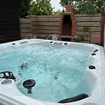 Wild Oats 7 - Yellowtop Country Park - Hot Tub - Yorkshire Selby